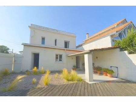 maison - 111m ²