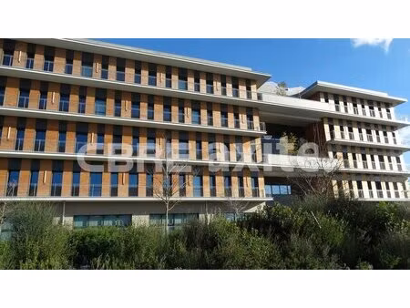 location local professionnel 1 006m² alixan 26300