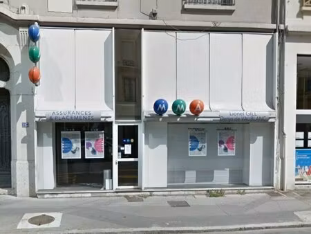 location commerce lyon 69006 212m²