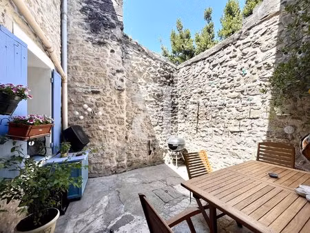 immeuble de 4 logements dans le centre de saint rémy de provenc