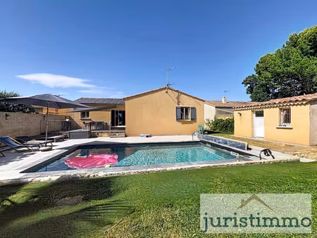 maison de plain pied de lotissement lumineuse de 110m² avec piscine