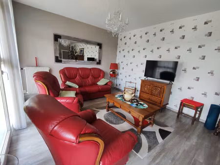 appartement t4 de 83 m2 avec deux grands balcons  garage et