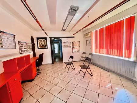 lumineux local commercial de 76 m2 au coeur de ronchamp