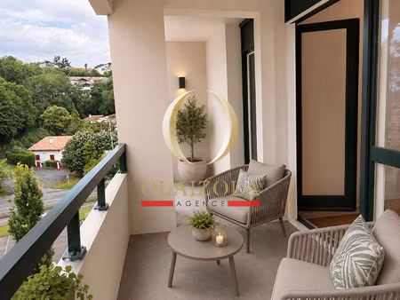 saint jean de luz - appartement 2 pièces avec terrasse  cave et ascenseur.