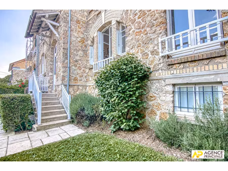 le chesnay limite versailles maison 12 pièces 360 m² au sol sur parcelle de 375 m²