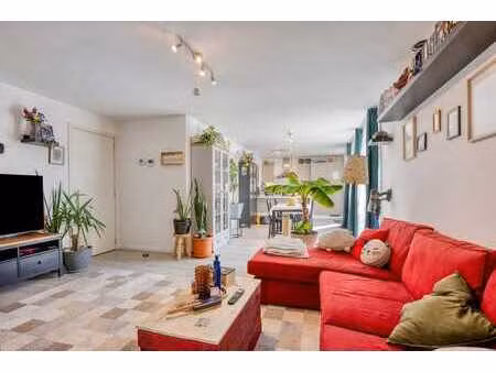 appartement au rez-de-chaussée avec 2 places de parking à vi