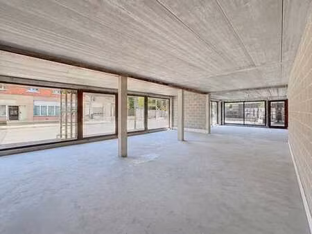 commerces neufs à vendre en lot ou séparément 75m² ou 152m²