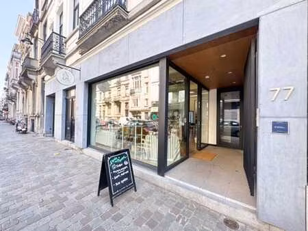superbe commerce renove au chatelain !!!