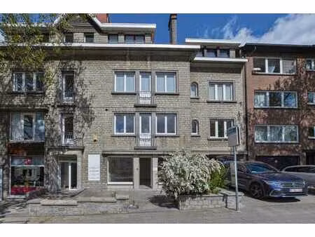 commerce + appartement 2 chambres