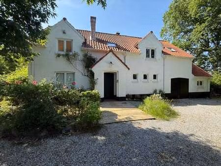 charmante maison de style cottage à 2 minutes du centre