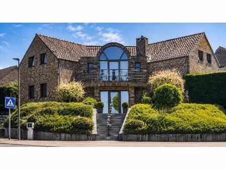 villa coup de cœur  5 ch.  305 m²  jardin  garage  peb c