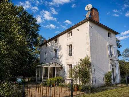 maison de 6 pièces de 143 m² à moussac