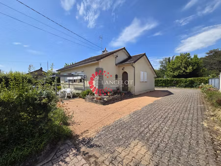 maison 70 m2 avec jardin 767 m2 au centre village