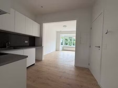 appartement 2 ch. moderne  cuisine équipée  st-gilles