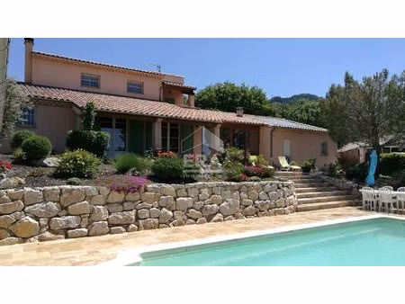 villa t4 de 150 m² avec double garage  piscine et pool house  proche sisteron  digne
