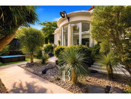 maison de luxe à vendre dans le quartier champignol