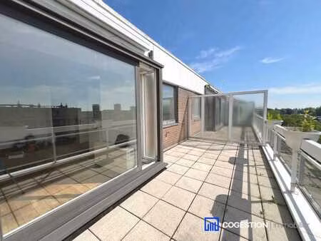 penthouse lumineux 2 ch. avec terrasses et parking