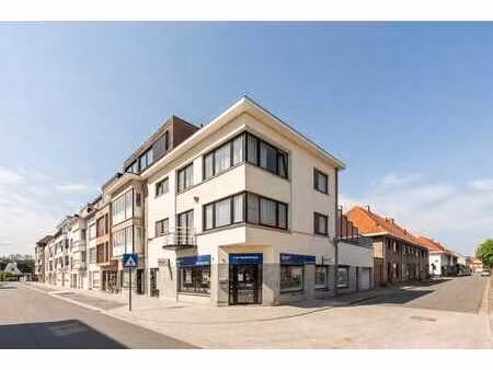 local commercial avec espace de bureaux à vendre à heist!