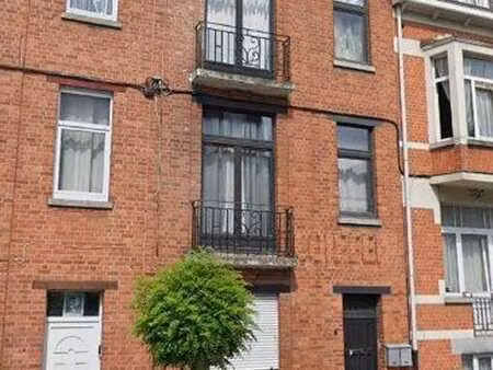 une maison de rapport contenant 3 unités de logement