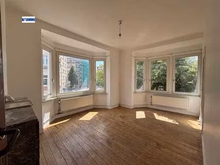square léopoldville- appartement rénové une chambre