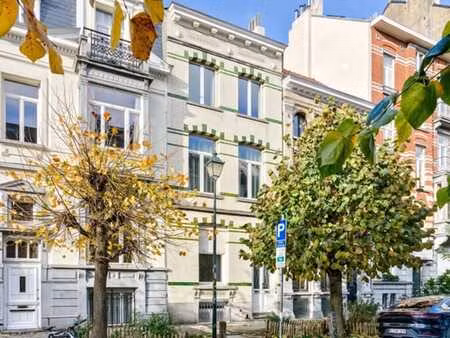 app de 73 m² dans petite copropriété face au parc
