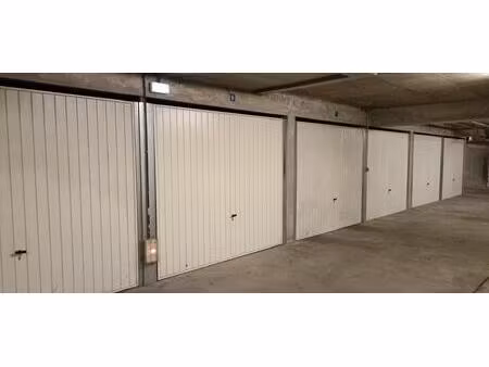 garage box sécurisé à louer à caluire-et-cuire