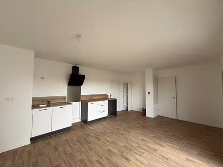 location appartement 2 pièces  44.22m²  la roche