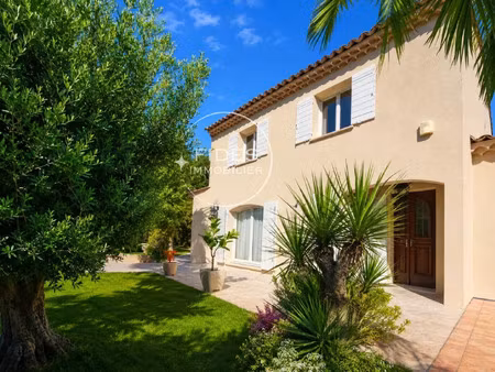 maison de luxe à vendre dans le quartier granettes-jauberte-sainte anne