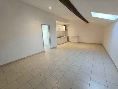 location appartement 2 pièces  45.83m²  lézignan