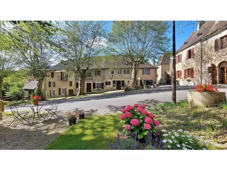 maison au coeur du ravissant village de plazac avec marché  magasin bio  école primaire  b