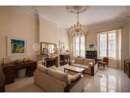 hôtel particulier à vendre dans le quartier capucins-saint michel-nansouty-saint genès