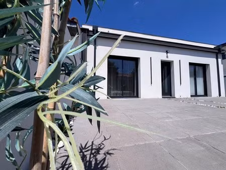 magnifique maison de plain-pied de 102 m² de style contemporaine sur un terrain 3 faces de