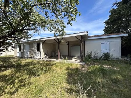 maison de plain-pied   trois chambres avec un studio