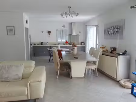 au 31290 belle villa sur grand terrain avec piscine