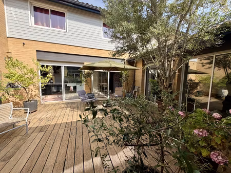 villa de luxe à vendre dans le quartier caudéran-barrière judaïque