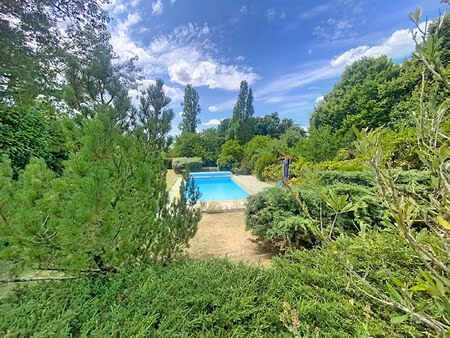 maison à vendre à seulement 15 minutes d'angers sud  offrant de beaux volumes et un joli j