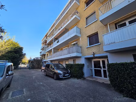 appartement avignon 3 pièce(s) 62.67 m2 avec balcon garage et cave