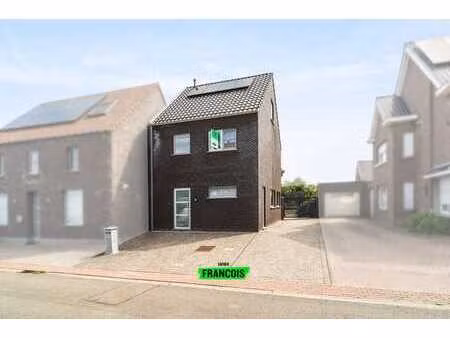 maison familiale récente et économe en énergie avec 4 chamb…
