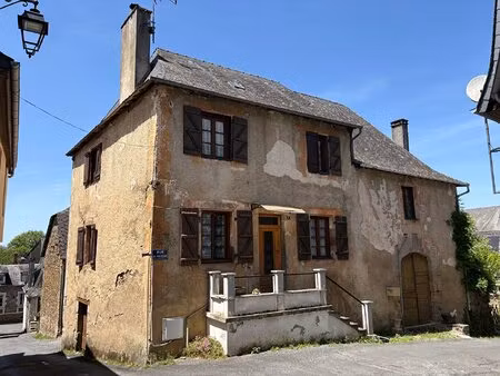 maison de village avec garage  jardin au coeur de juillac
