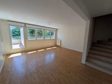 appartement 4 pieces avec terrasse et garage