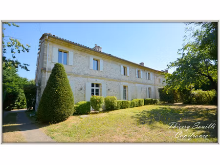 maison en pierre  16 pièces  8 chambres