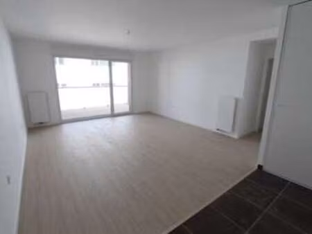 location appartement 3 pièces à la chapelle-sur-erdre (44240) : à louer 3 pièces / 62m² la