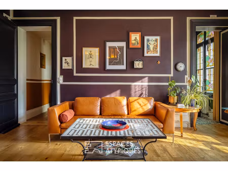 appartement de charme avec balcon dans une maison de maître