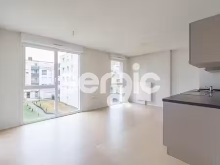 appartement t2 44m² / balcon + parking / residence recente limite nancy
