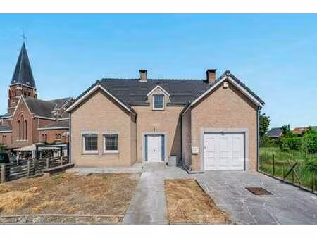 villa 4 ch.  2 sdb  garage et jardin à vendre sur beyne