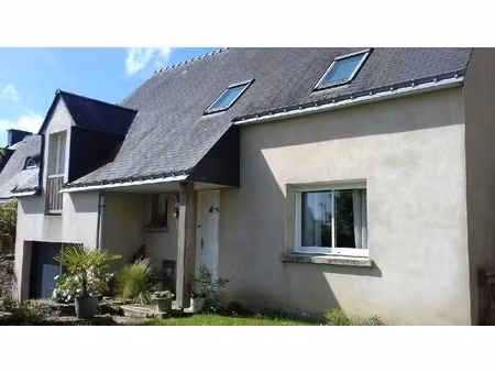 maison chaleureuse de 98.74 m2 dotée de 4 chambres avec terrain arboré et structuré avec t