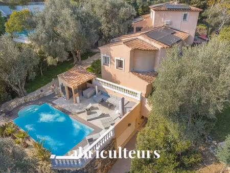 villa d'exception 313m2 aperçu mer  autonome en énergie  piscine et appartement invités