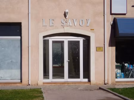 location locaux professionnels 3 pièces 135 m² à frejus (83600)  2 000 €