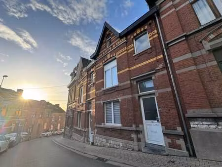 maison 3 ch avec 3 cuisines et 3 salles de bain à bouge !