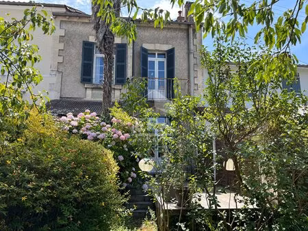a vendre - maison de ville à perigueux avec garage (type 4)